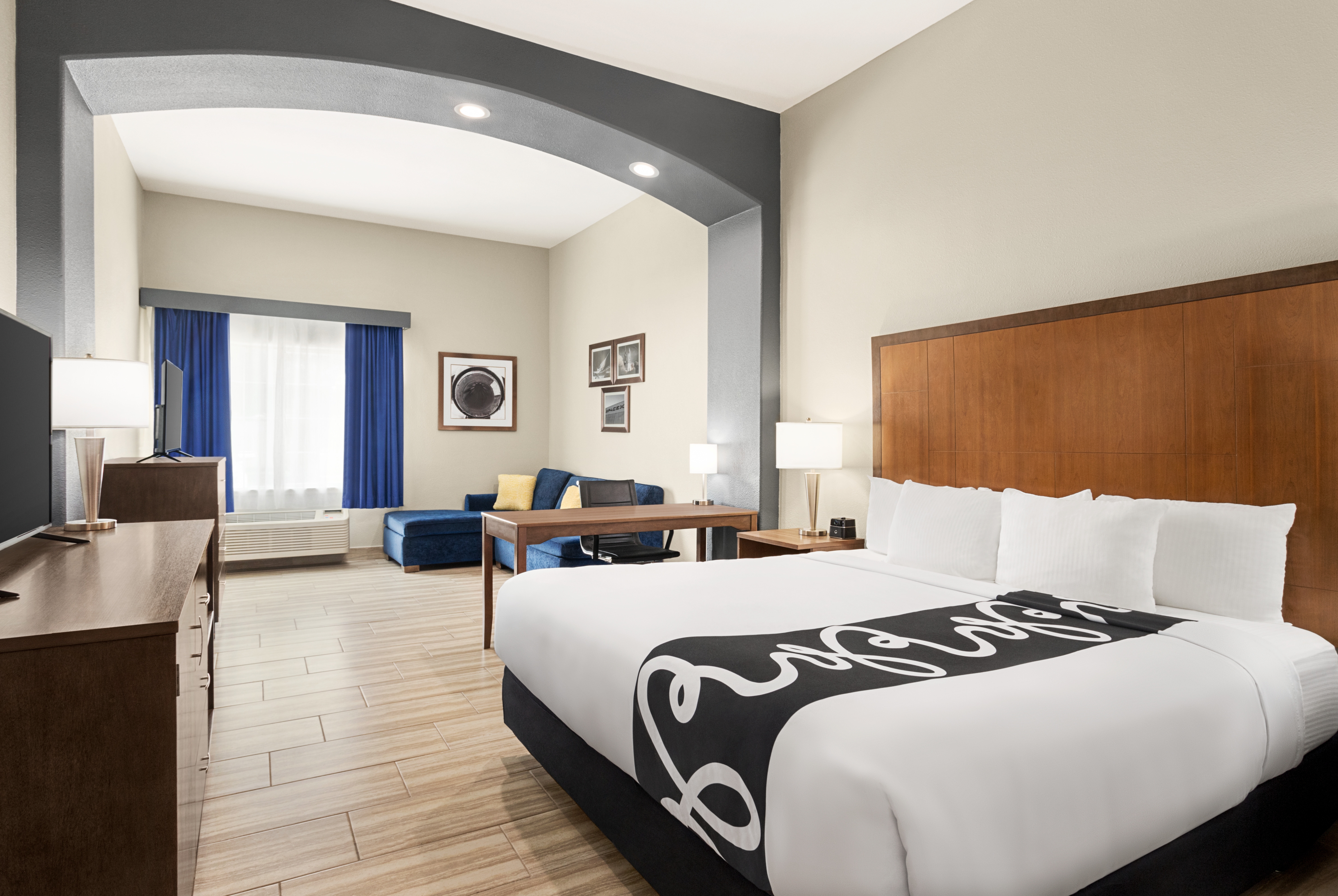 King bed guest room at the La Quinta Inn & Suites by Wyndham Brownsville North in Brownsville, Texas